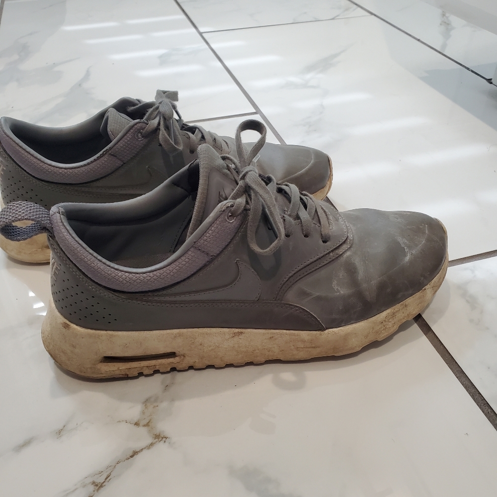 Grey Nike Tennis Shoes